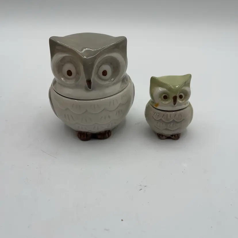 two Piece Owl Measuring Set Or Could Be Trinket Boxes. The Large Aisle Is 1/3 Cup And 1/4 Cup. The Small Owl Is 1 Tablespoon In A Pinch.