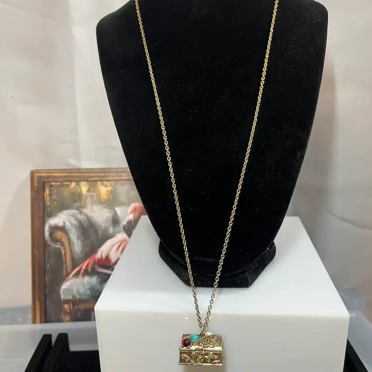 Vintage 1974 signed AVON Queen’s Ransom Treasure Chest Locket Necklace - Gold Tone Jeweled Filigree