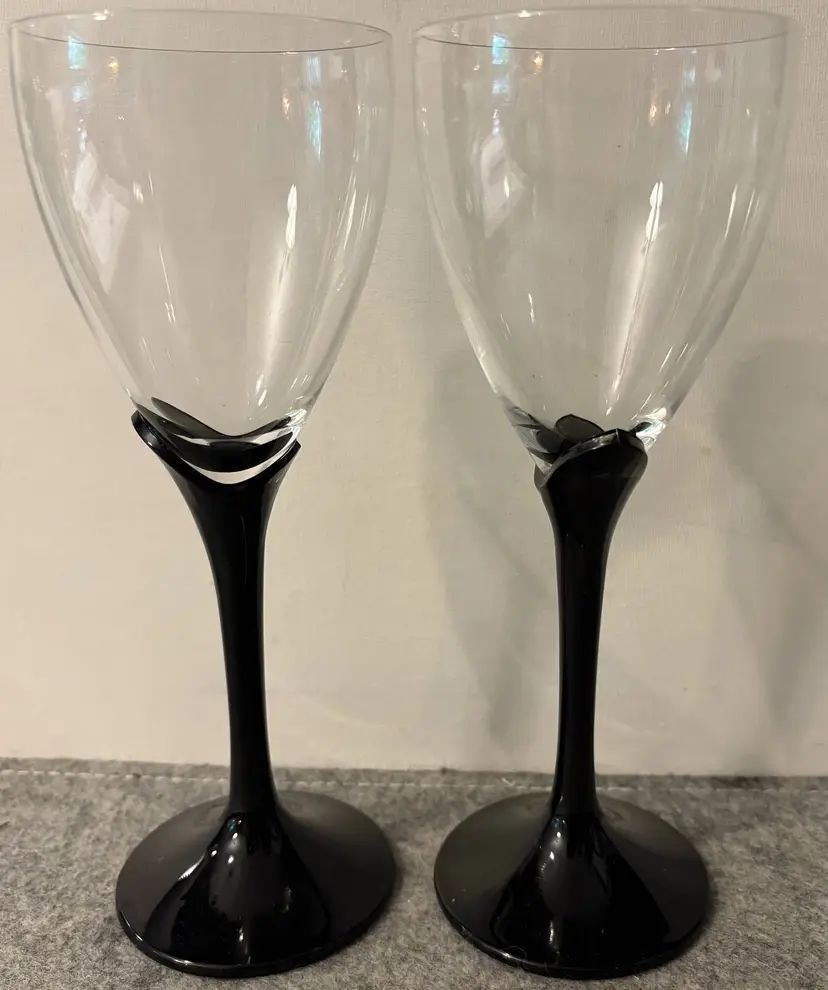 2 Black Stemmed Aleanda Mikasa Wine Glasses  8" Tall  # 2781