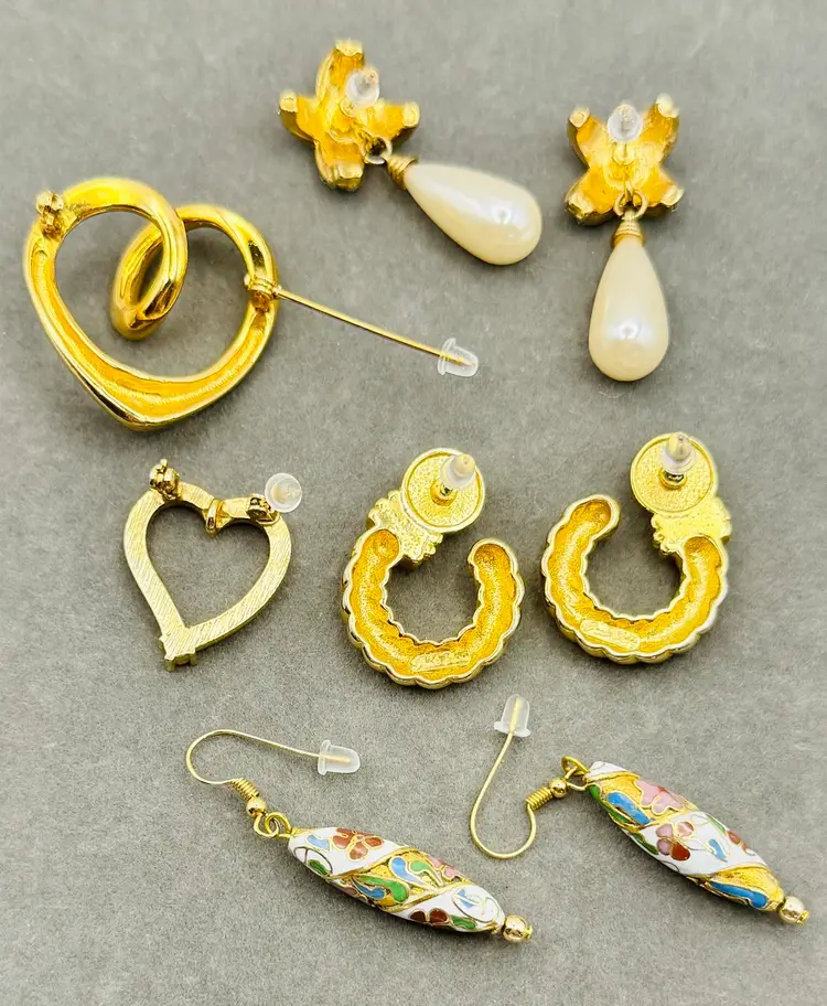 Lot Of 1980s VTG Jewelry Gold Tone Faux Pearl Holiday Dress Costume Uptown