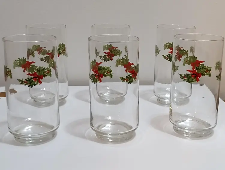 Vintage Libbey Christmas Glasses Set Of 6; Simplistic Design With Holly And Red Christmas Bows