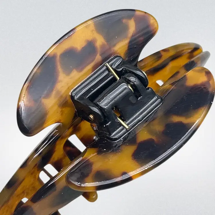 French Atelier Tortoiseshell Acrylic Hair Claw Clip – Made in France | Luxe Classic Amber Tortoise