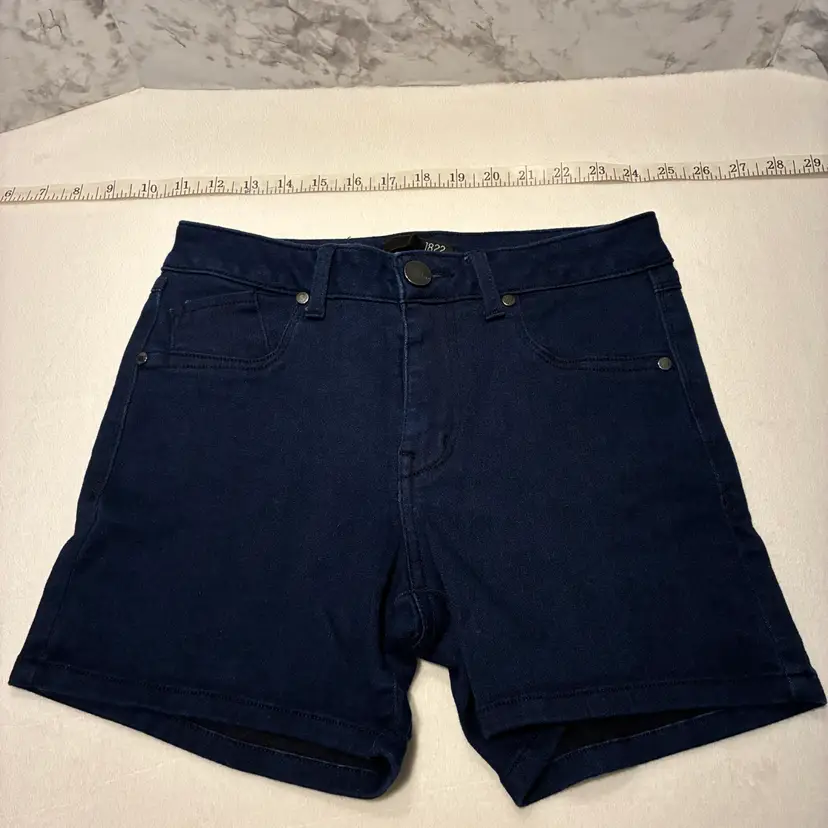 C- Ladies Shorts Size 8 1822