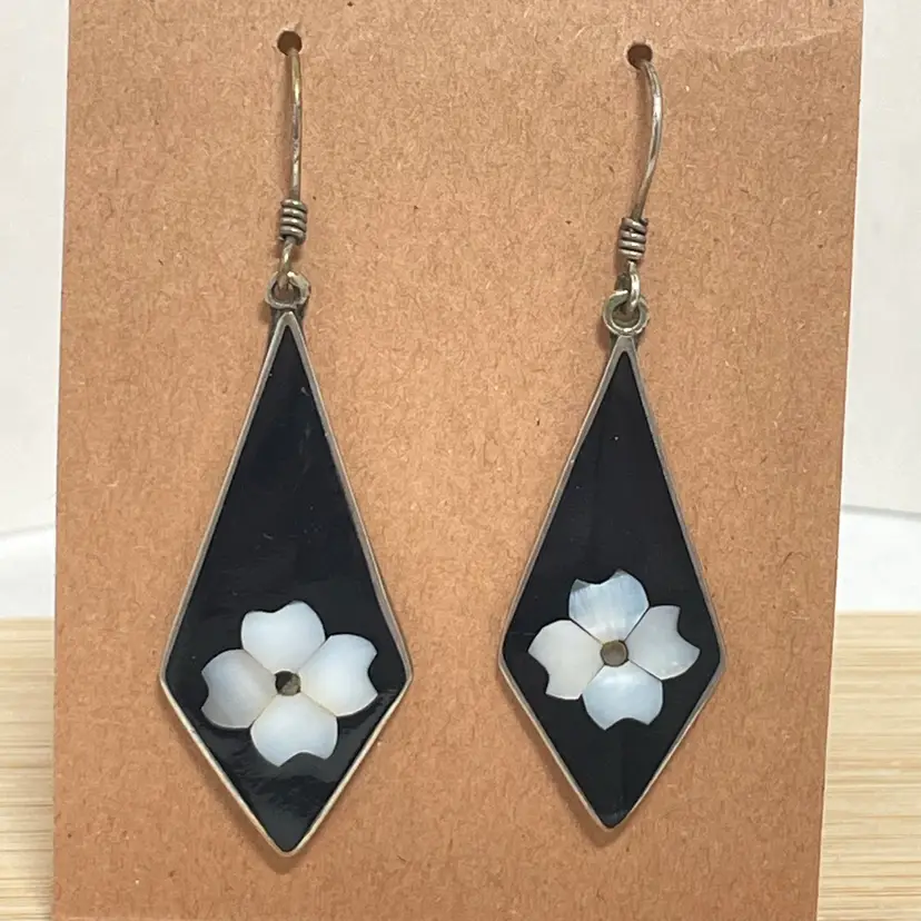 034 Alpaca Mexico Shell Inlay Earrings
