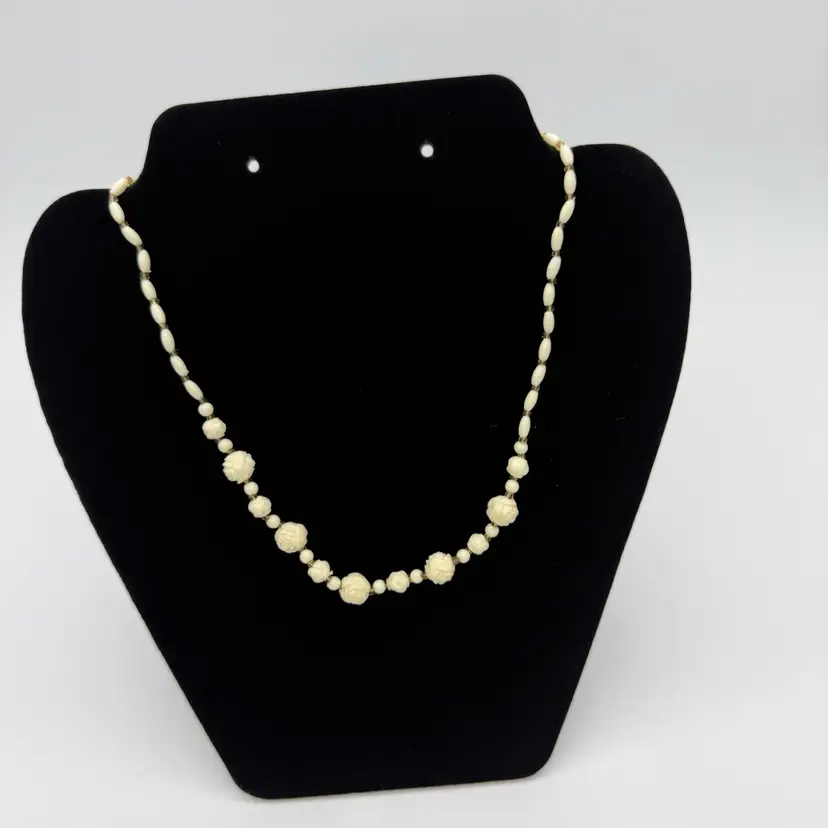 Vtg. Carved Celluloid Oval & Round Cabbage Roses Graduated Bead Choker Necklace