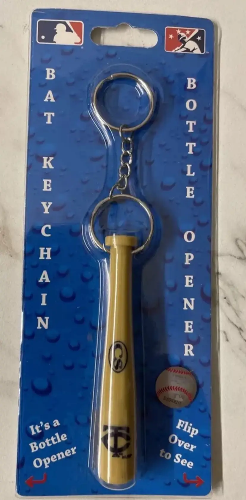 MLB - Minnesota Twins -  Baseball Bat and Bottle Opener Keychain - NEW