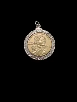 Vintage AMERICAN INDIAN RELIEF COUNCIL Faux SACAGAWEA 2012 Gold Coin Pendant #of-c