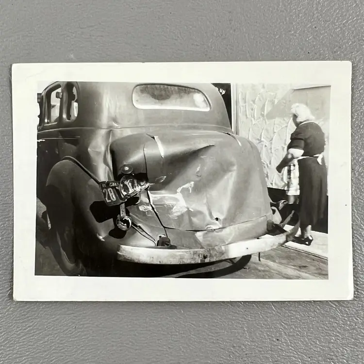Vintage Classic Car Auto Accident Fender Bender Photo Snapshot 1930s-1940s California License Plate 2.5”x3.5”