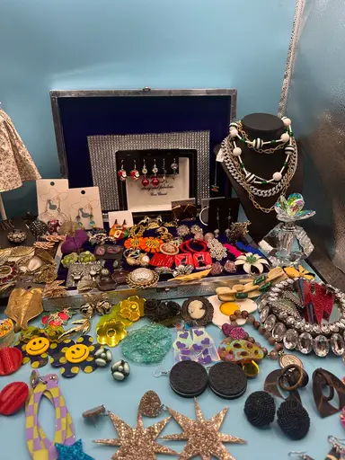 It’s a terrific Tuesday for some  jewelry!💎