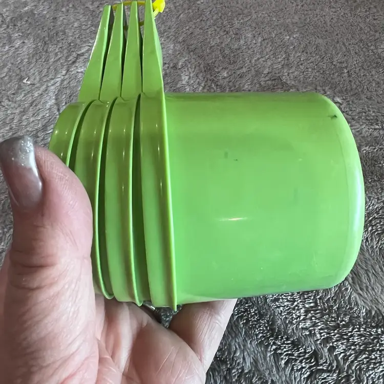 014 Vintage Tupperware Green Measuring Cups