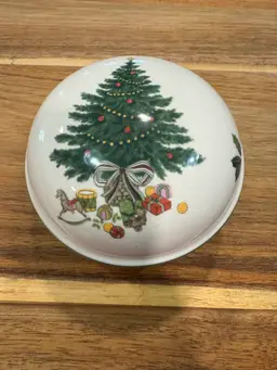 Mikasa Heritage Christmas Story Round Covered Trinket Box