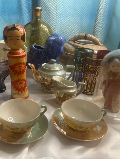 Clear My Shelves… Holiday Decor, Gifts & Collectibles 