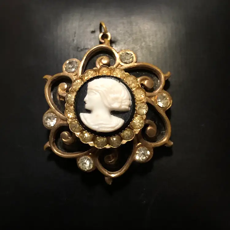 Vintage Gold-Tone Cameo Necklace Pendant