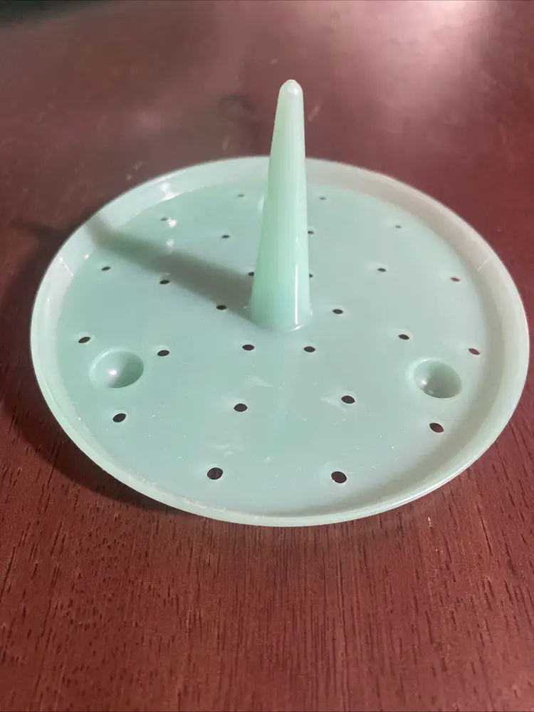 VTG Tupperware Lettuce Keeper Crisper Green #1424-2 With Dome Lid And Spike