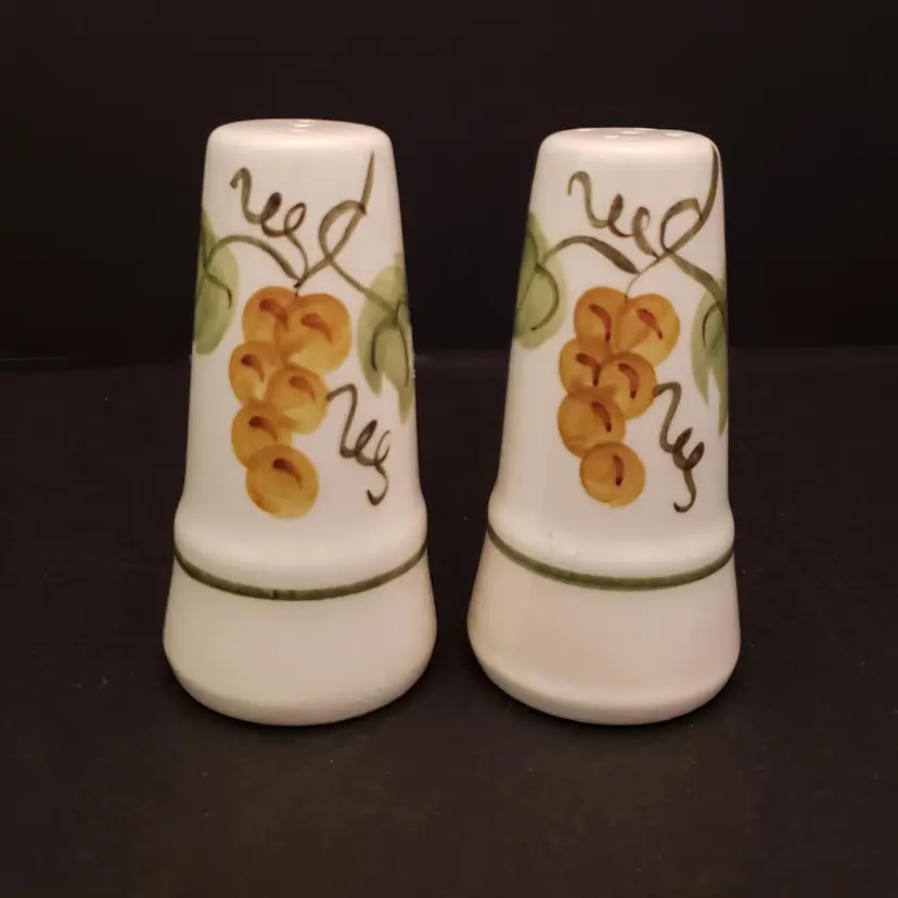 Vintage Stangl Pottery Salt Pepper Shakers Golden Grapes Pattern