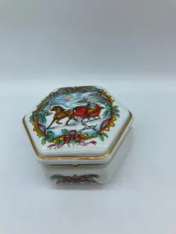 Vintage 1988 Heritage House Hexagon Fine Porcelain Christmas Trinket Music Box