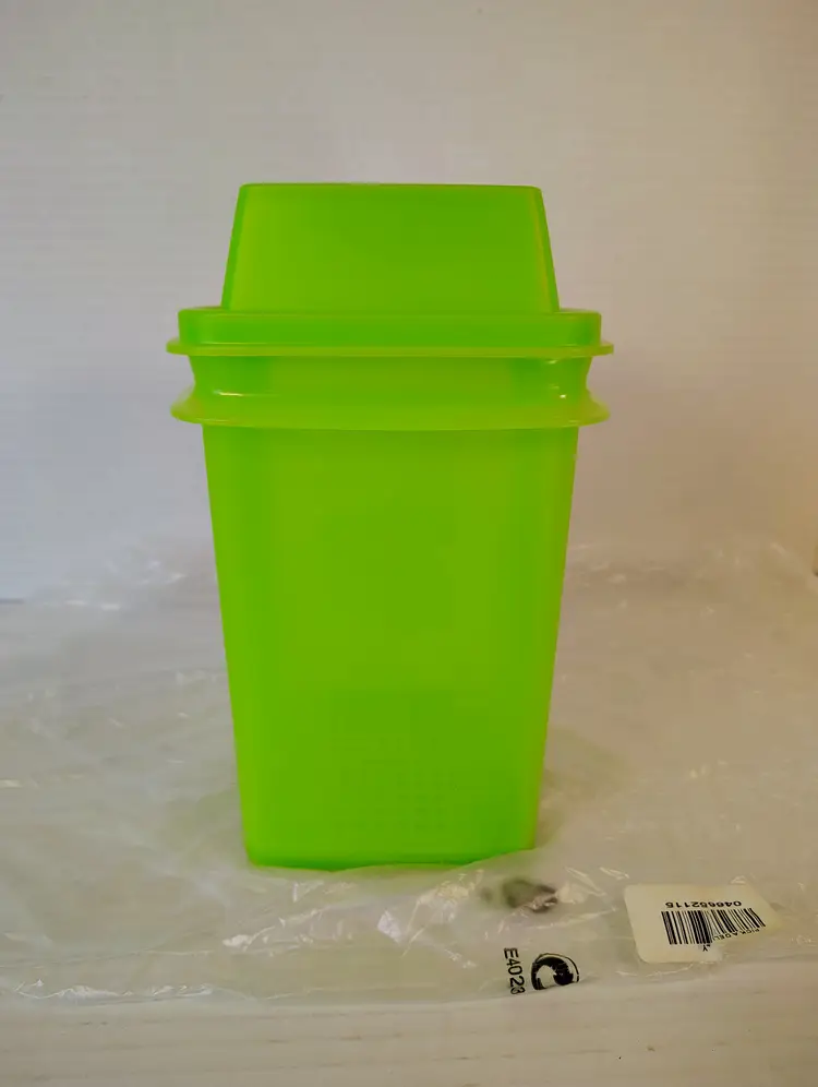 Tupperware Pick a Delly Pickle Keeper #1332-9 New