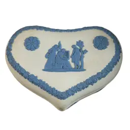 031. Wedgwood Heart Trinket Box 5”