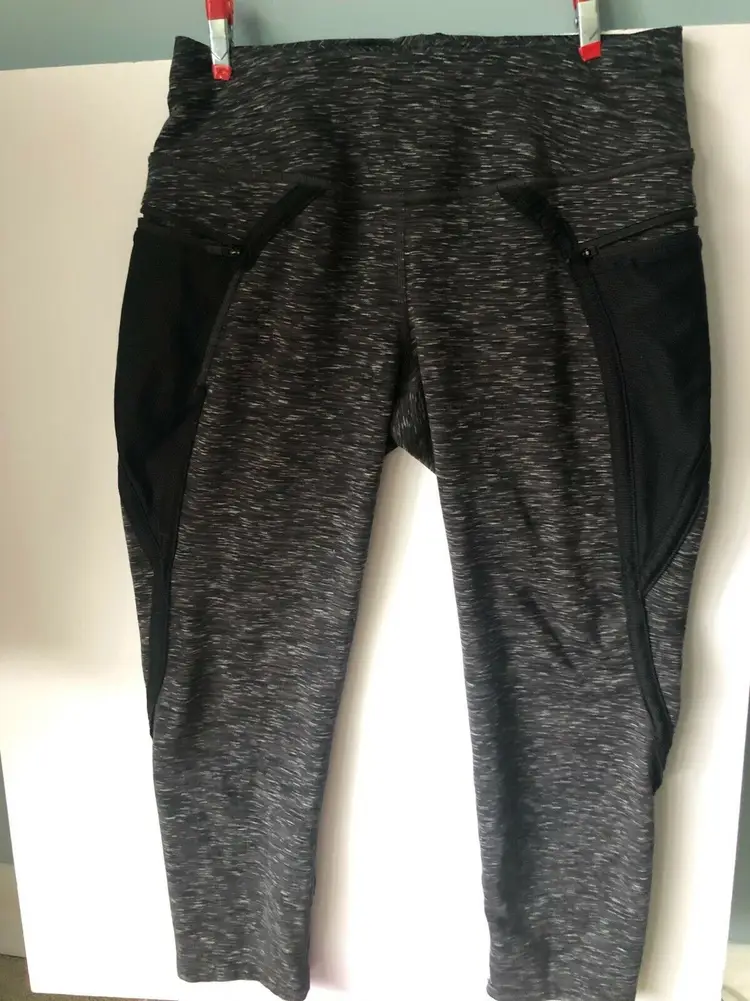 HYLETE Women's Grey Black Yoga Workout Capris Front Zippered Pockets Size small