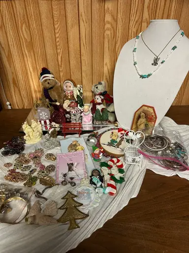 $1 Starts Ornaments, Jewelry, Miscellaneous