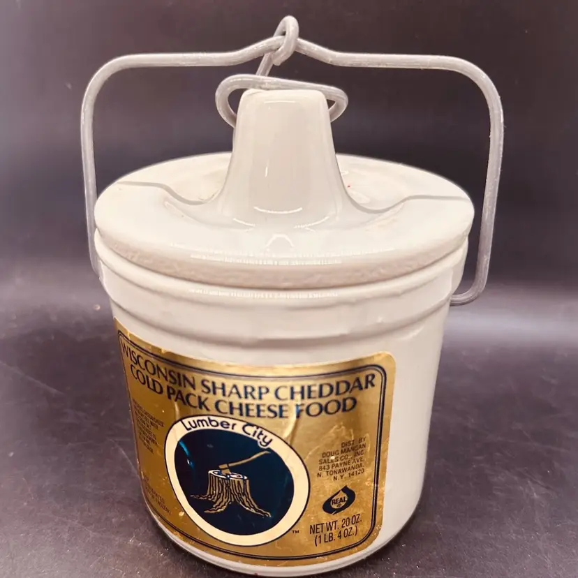 91. VTG Lumber City Wisconsin Sharp Cheddar cold Pack Cheese Food Crock.