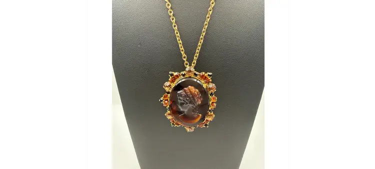 Vintage Juliana DeLizza & Elster Tiger Cameo Brooch Pendant on Gold Tone Chain