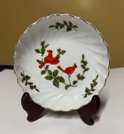 Lefton Cardinal Christmas trinket dish gold edge 5-3/8” No. 04543 1984