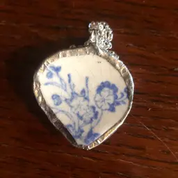 Oodelally Shop Broken Pottery Artisan Made Pendant Unbranded Blue Floral Plate Handcrafted Necklace 1.25 in x 1.5 in