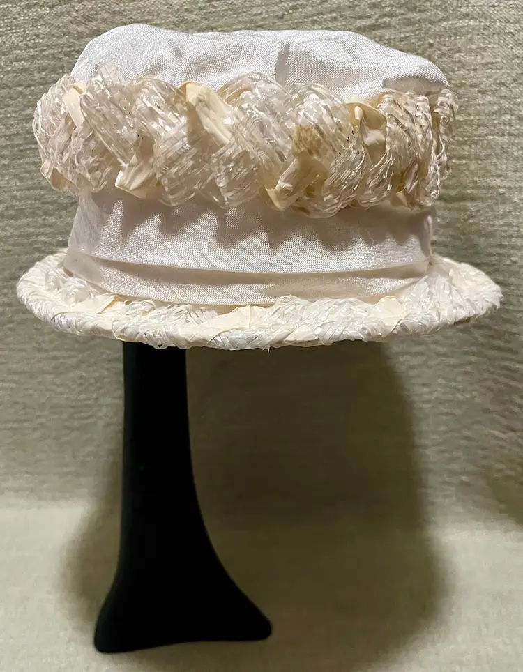Vtg Womens Cloche Tea Party Hat Ivory Woven Cellulose Straw Grosgrain Union Made