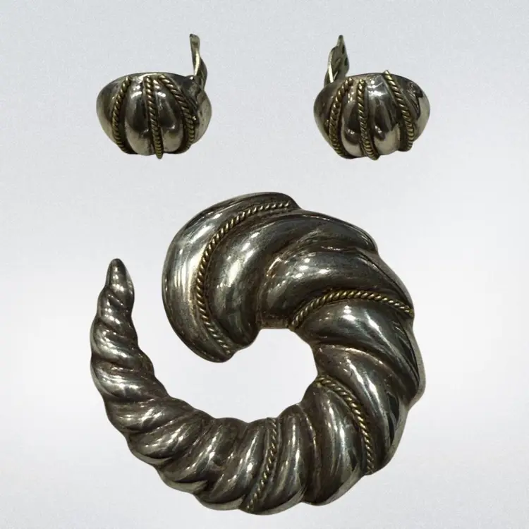 Vintage Mexican Modernist Taxco Signed 925 Sterling Silver 3 Piece Set Pendant Brooch & Clip Earring Set, 46.7g