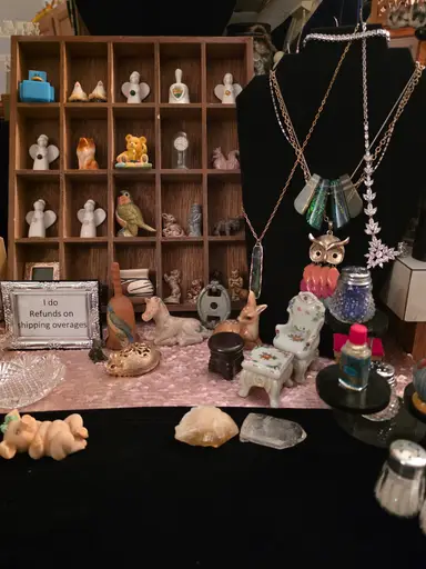 Come hangout let's go thru stuff!! Jewelry and minis oh my!! 