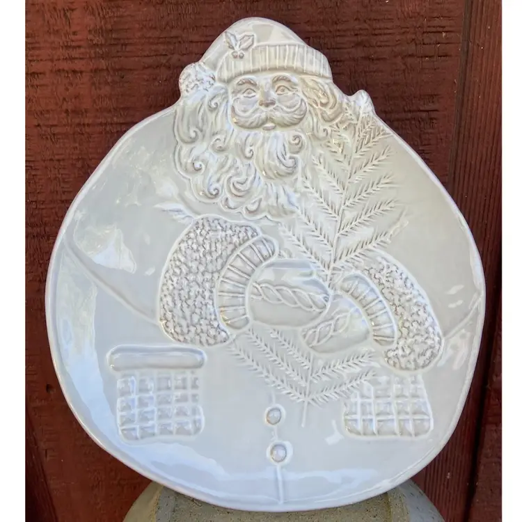 Mud Pie, Ceramic Santa Claus Plate. 9.25”h x 8.25”w.