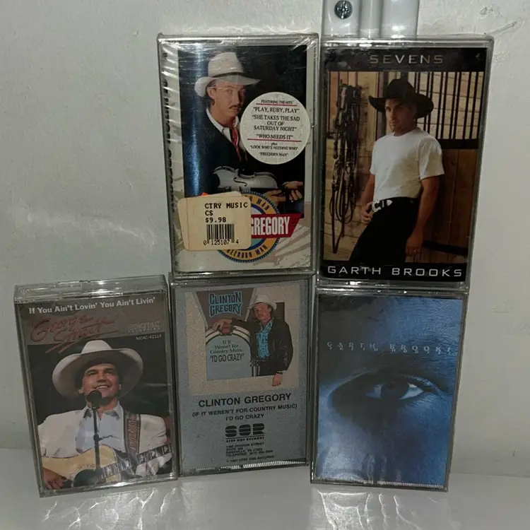 Lot of 5 sealed cassette tapes, see description and pictures