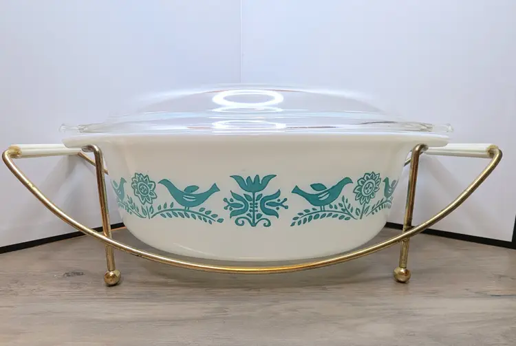 1959 Pyrex Bluebird Promotional 043 casserole with lid and cradle