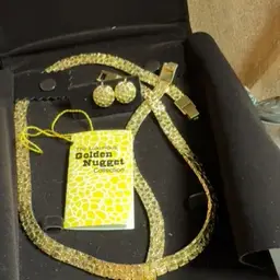 Hold Nugget Costume Jewelry Set Broken Clasp