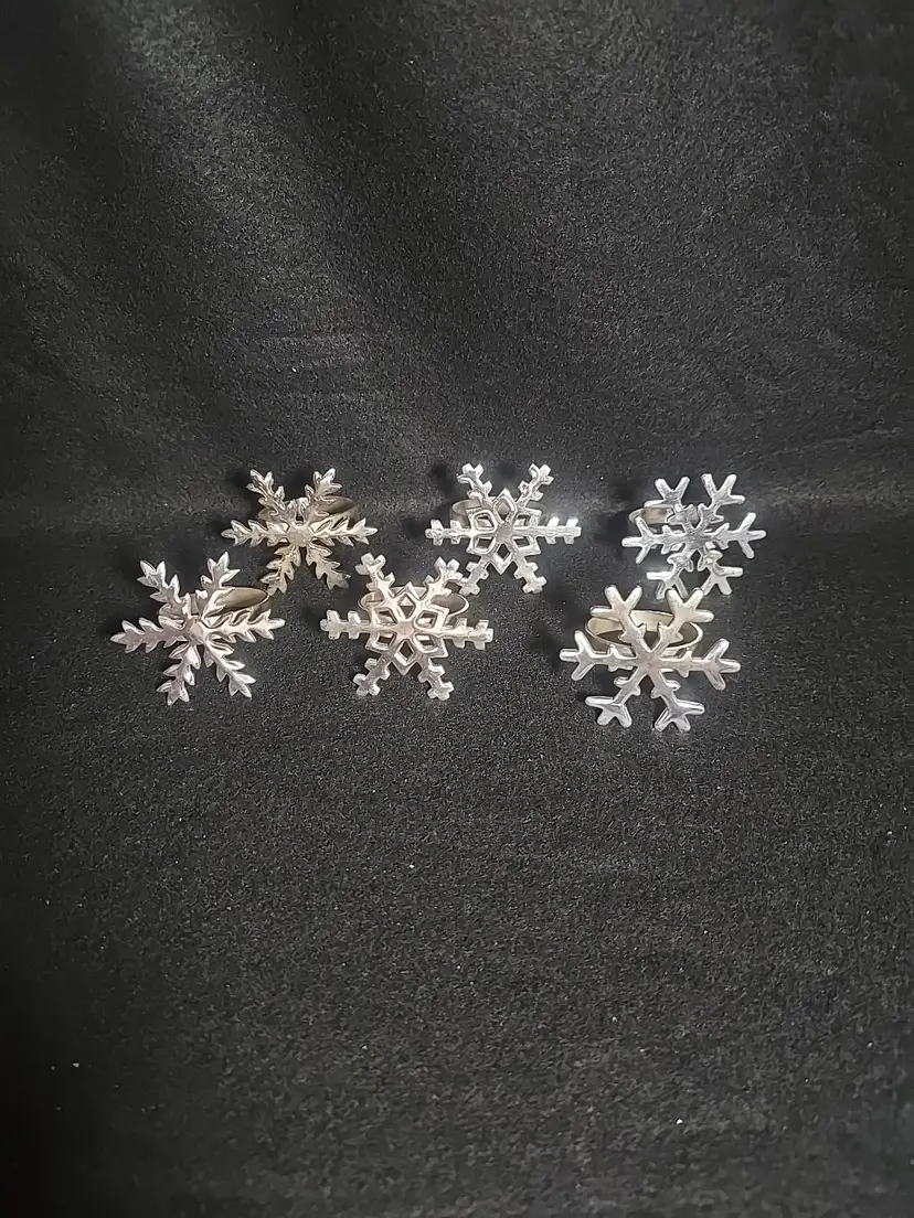Set of 6 Silver-Tone Metal Snowflake Napkin Rings – Heavyweight Winter Holiday Table Décor