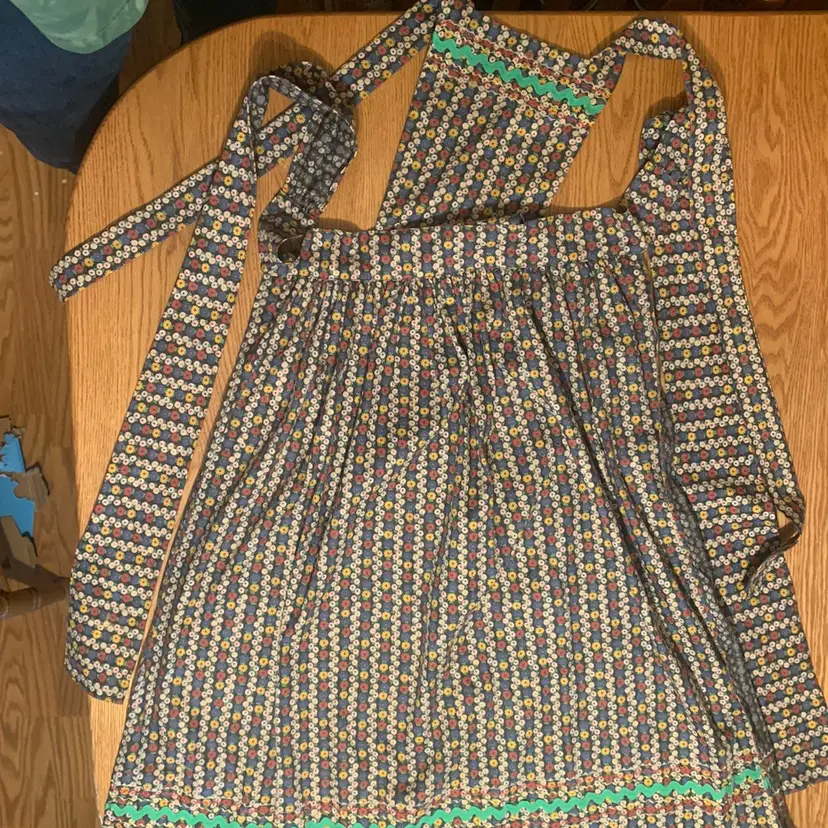 067 Vintage Millefiori Print Apron