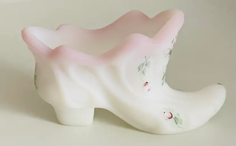 VINTAGE FENTON WHITE SATIN GLASS HAND PAINTED ROSES HAND SIGNED SHOE/BOOTIE