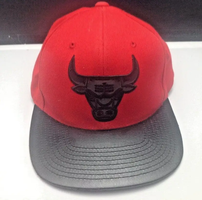 Chicago Bulls NBA Snapback Hat Mitchell & Ness Red/Shiny Black