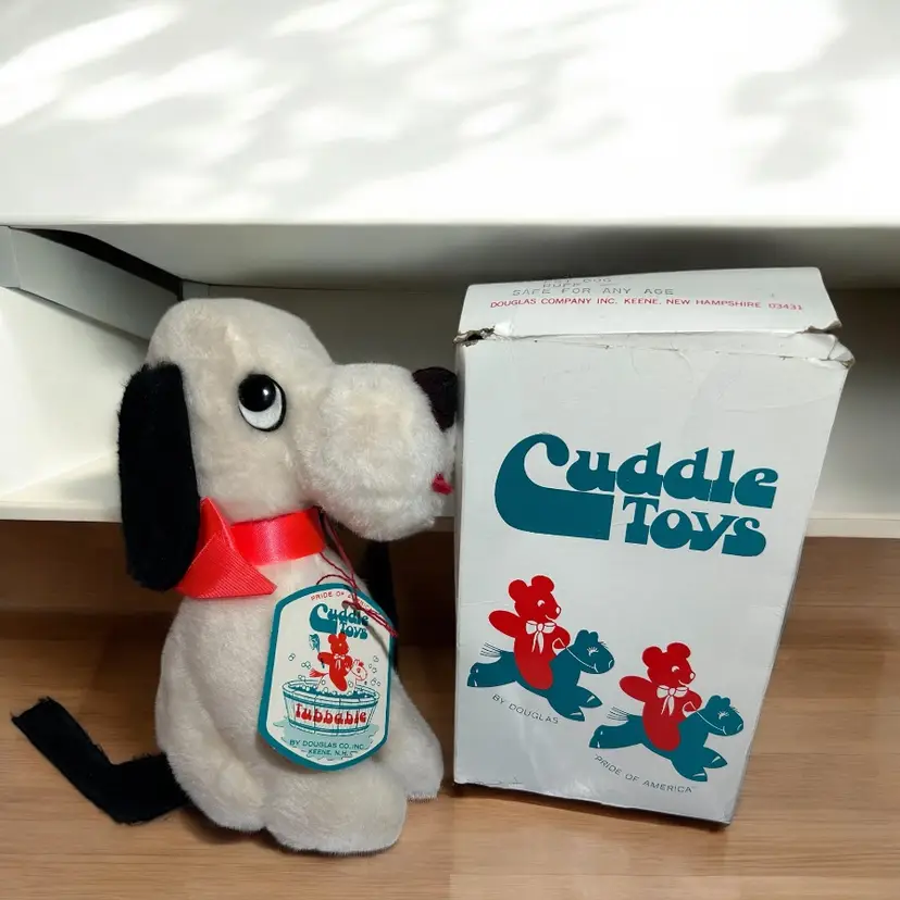 Vtg Douglas Cuddle Toys Tubbable Plush Dog White Black Ears  9” With Box Great condition for age. With Tag and Box.