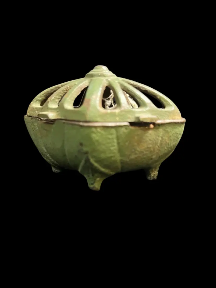 Vantines 57/8. Metal incense burner. Green Color and Diamond Shaped. Pre Owned.