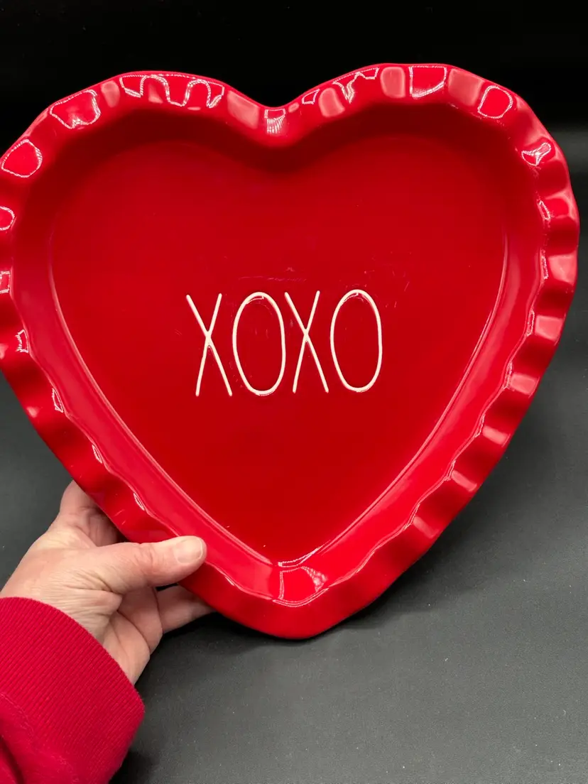 Rae Dunn "XOXO" Red Pie Baking Plate