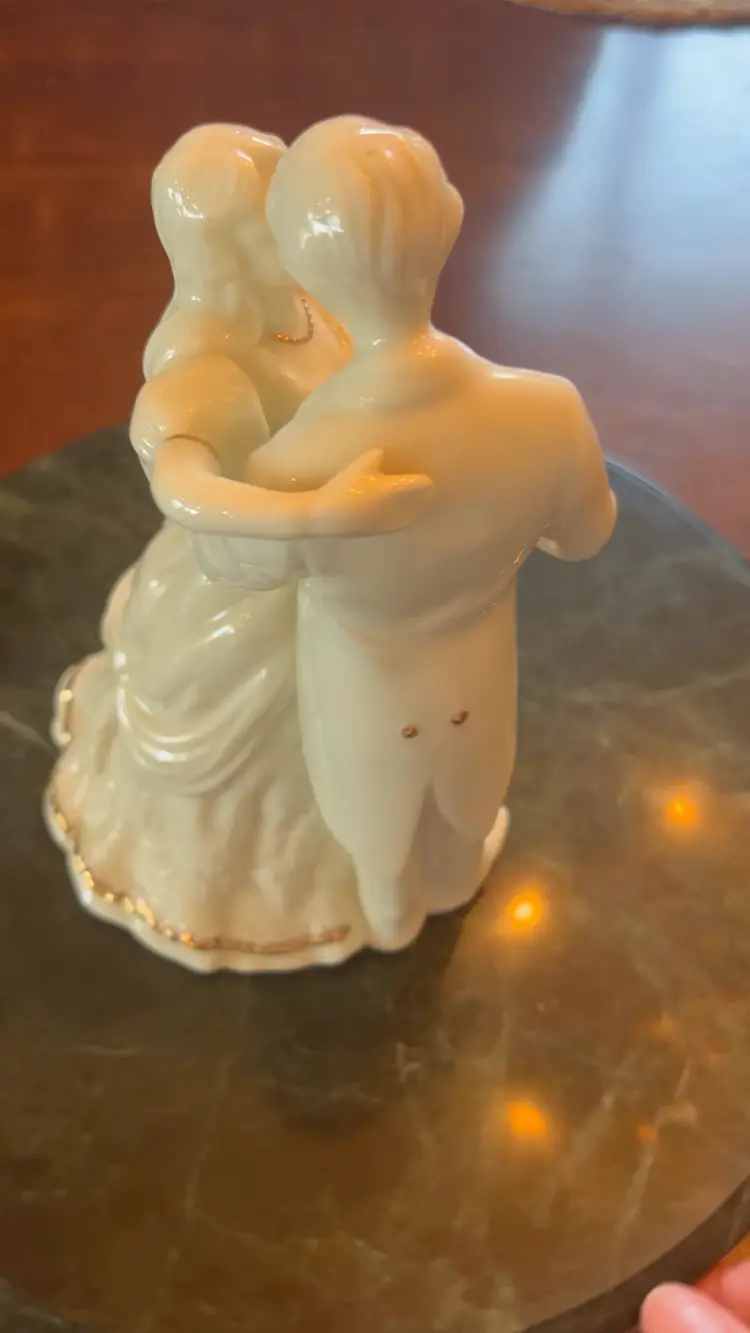 Dancing Wedding Couple Music Figure