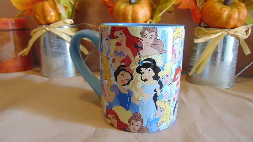 Beautiful Pre-Owned Disney Princesses Coffee Mug in nice condition.