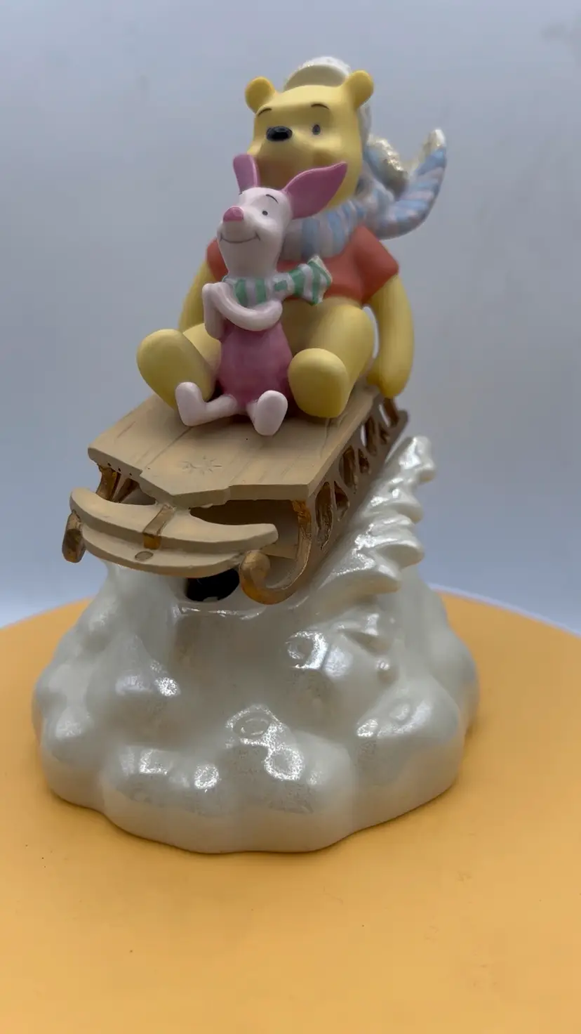 WINNIE THE POOH SLEDDING MUSIC BOX