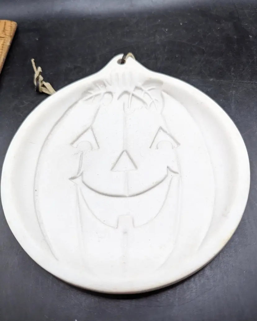 1999 Hermitage Pottery Round Stone PUMPKIN Jack O'Lantern Fall Cookie Mold.