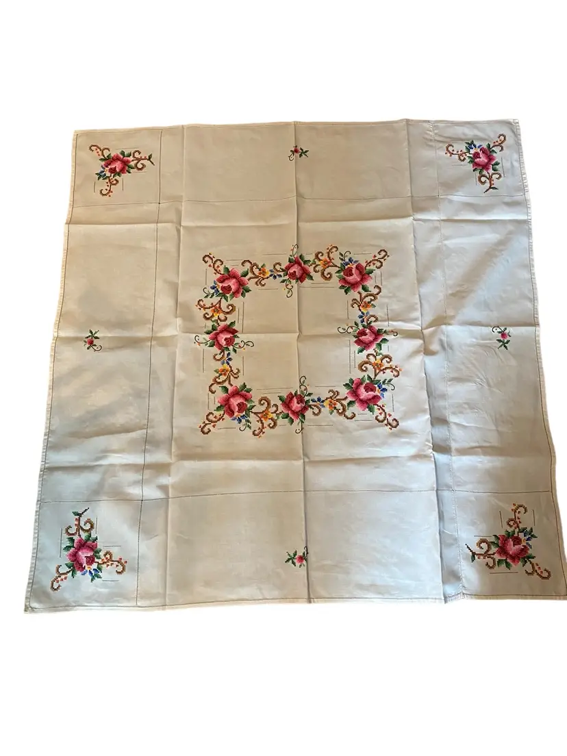 Vintage Cross Stitch Embroidered Small Square Table Cloth With 6 Napkins