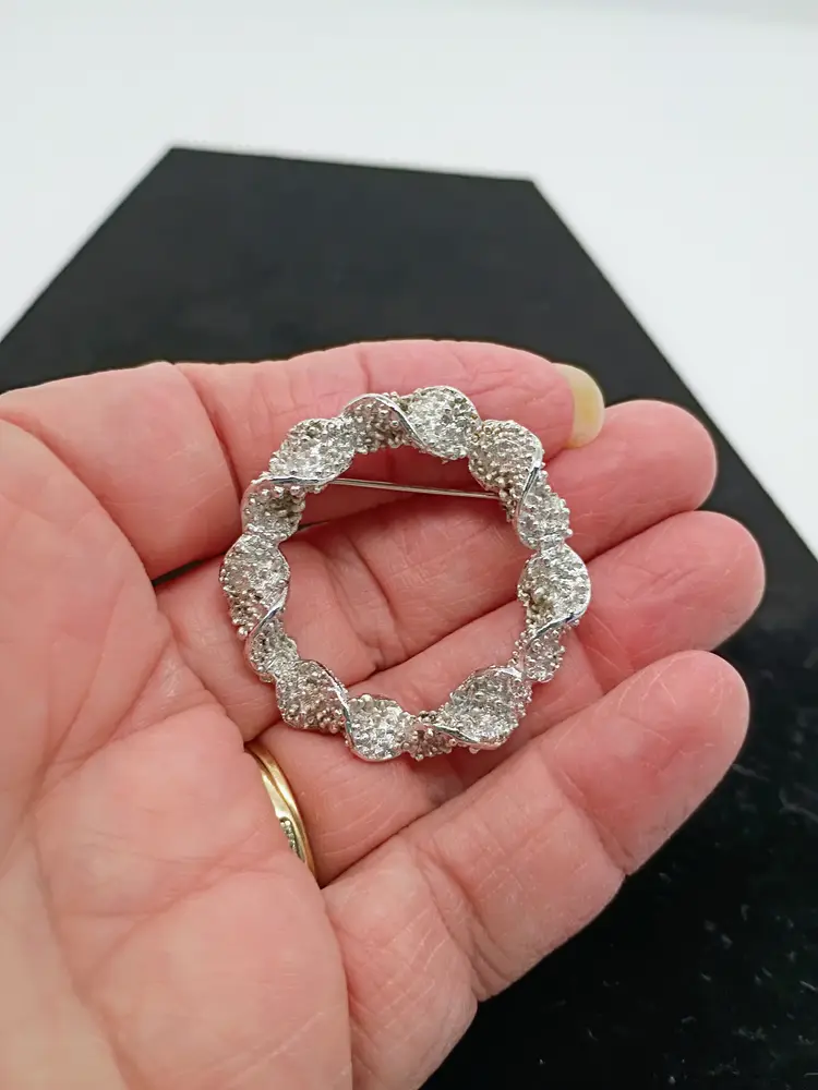 Vintage Silver Tone Emmons Circle Pin Wreath Brooch / Textured Design