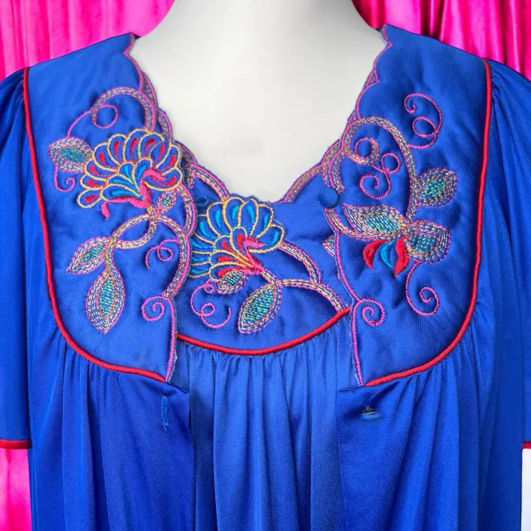 Vintage Vanity Fair Bright Blue Embroidered Nightgown & Robe 60s Peignoir Set M