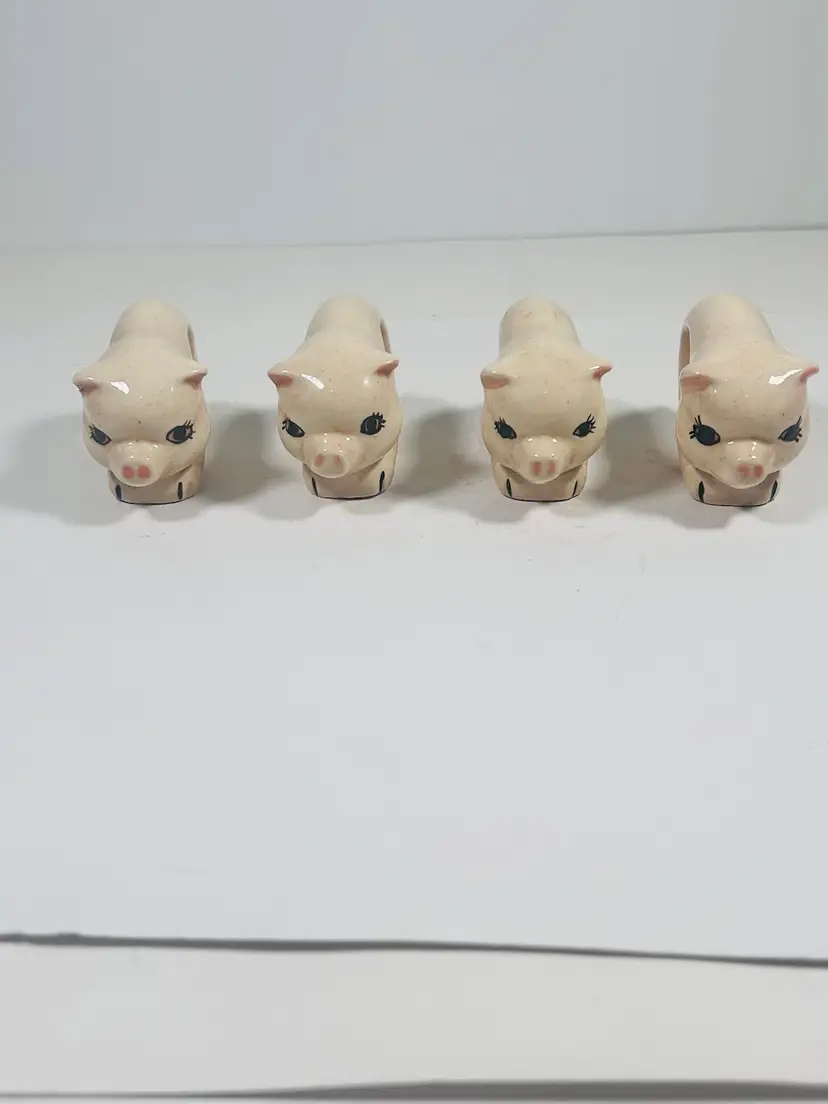 4 PORCELAIN PIG NAPKIN RINGS COTTAGECORE, FARMHOUSE, COUNTRY, DINNER TABLE DECOR